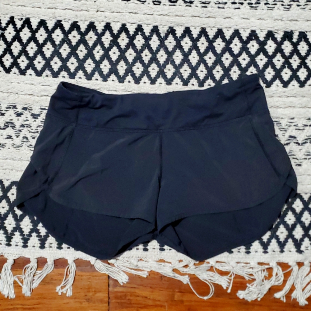 Lululemon shorts size 6